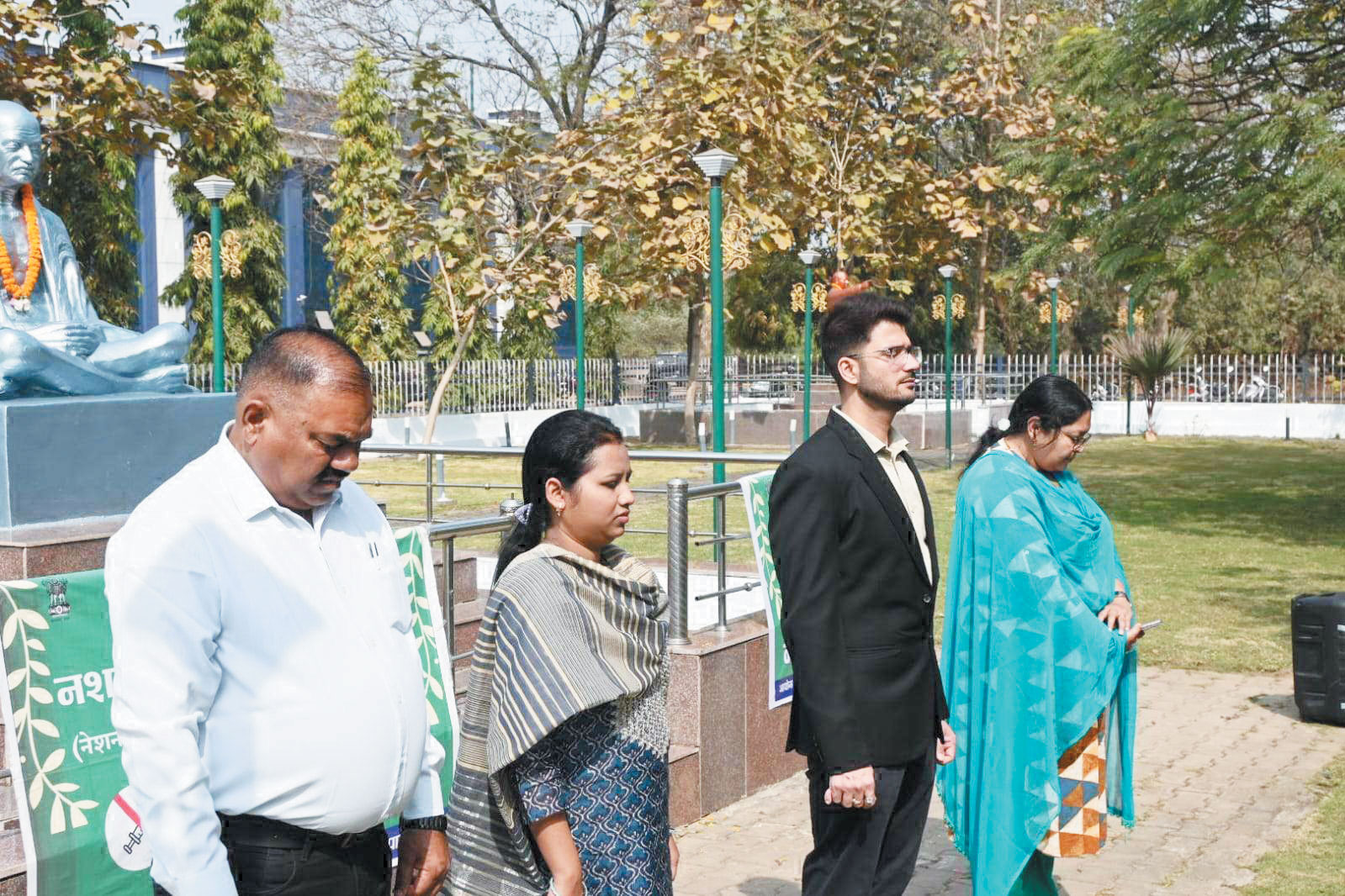 शहीदों की स्मृति में मौन धारण कर दी श्रद्धांजलि