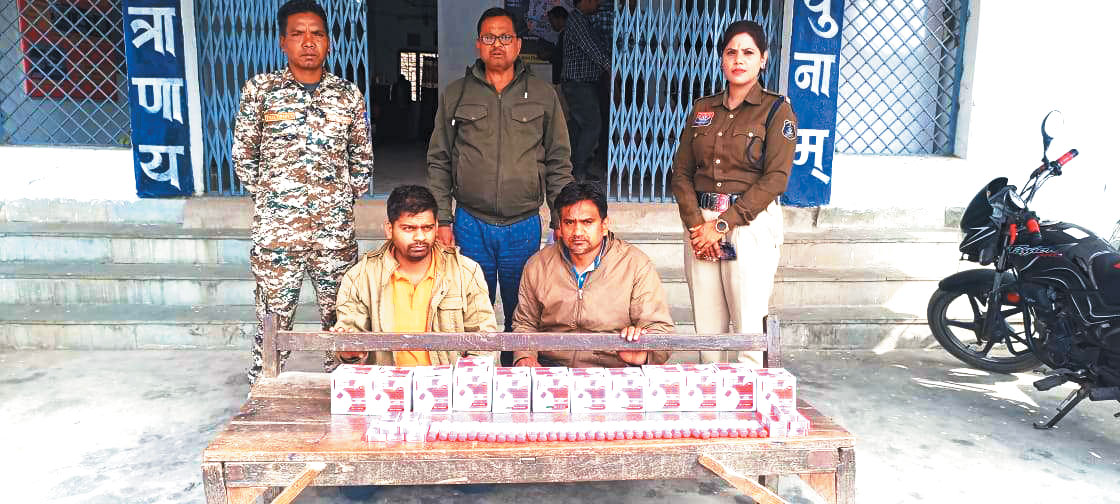 स्टेशनरी दुकानों से व्हाइटनर जब्त, 2 गिरफ्तार