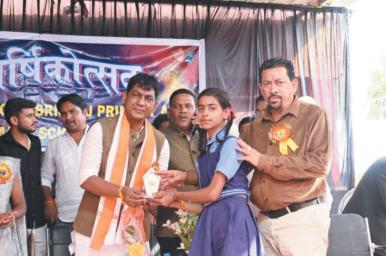 विद्यार्थी लक्ष्य निर्धारित कर उत्तरोत्तर प्रगति के नए सोपान स्थापित करें-विधायक