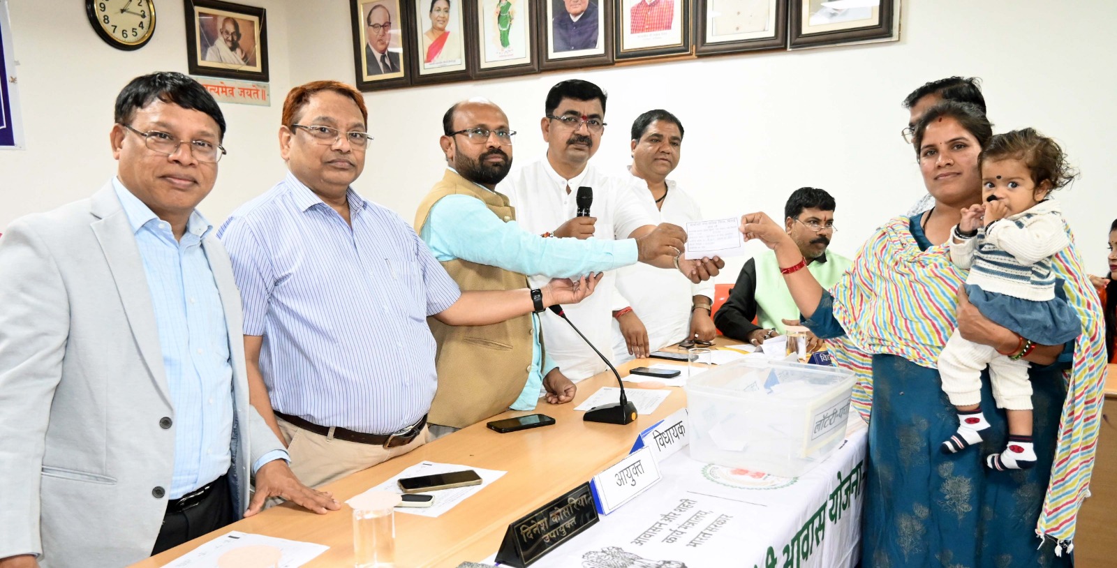 एएचपी घटक के हितग्राहियों को आवास आबंटित