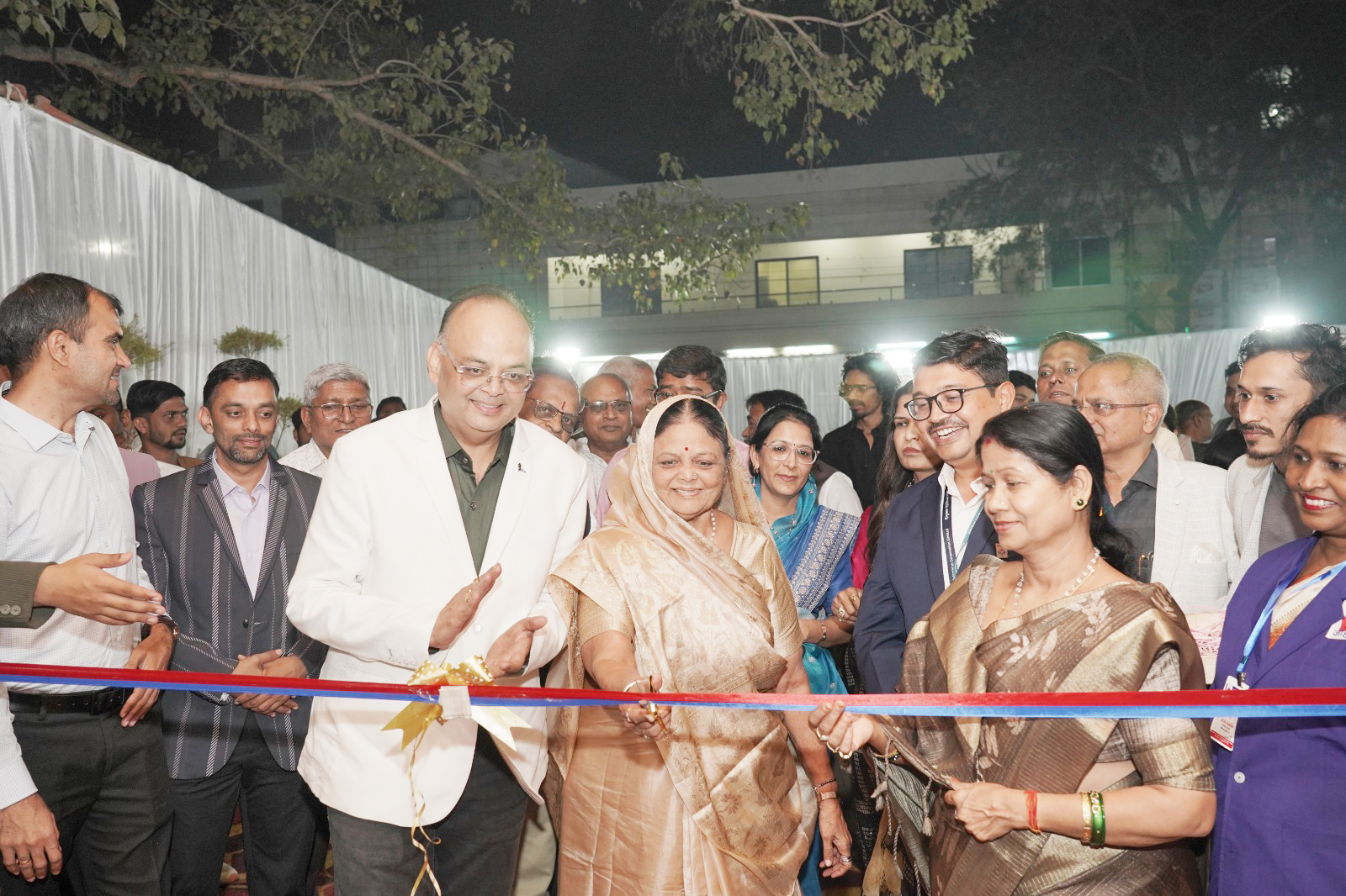 जयदीप गैस एजेंसी के नवनिर्मित शोरूम का उद्घाटन