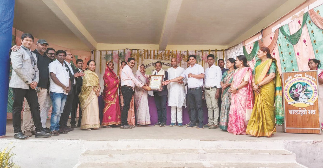 प्राथमिक शाला खोपली के शिक्षक गिरीश साहू को शिक्षा रत्न सम्मान