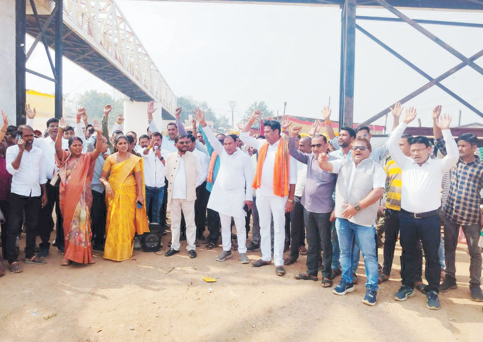 सीसी रोड व चेक डेम निर्माण का भूमिपूजन