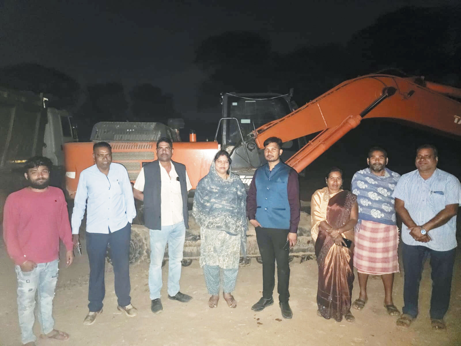 अवैध रेत खुदाई के खिलाफ जनप्रतिनिधियों का हल्ला बोल