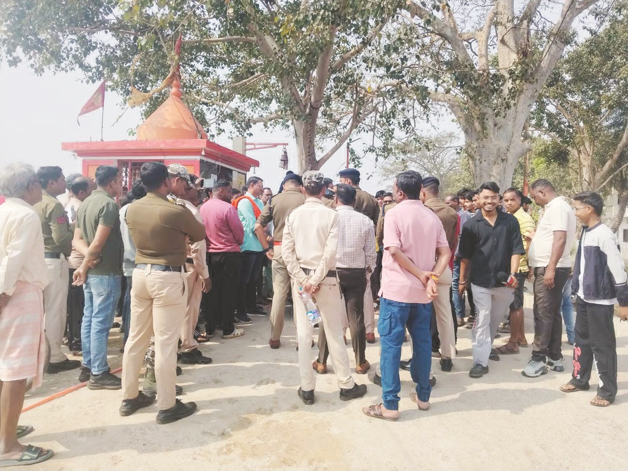 प्रार्थना सभा में मतांतरण के आरोप पर हंगामा नांदगांव के मोतीपुर में हिन्दूवादी-विरोध