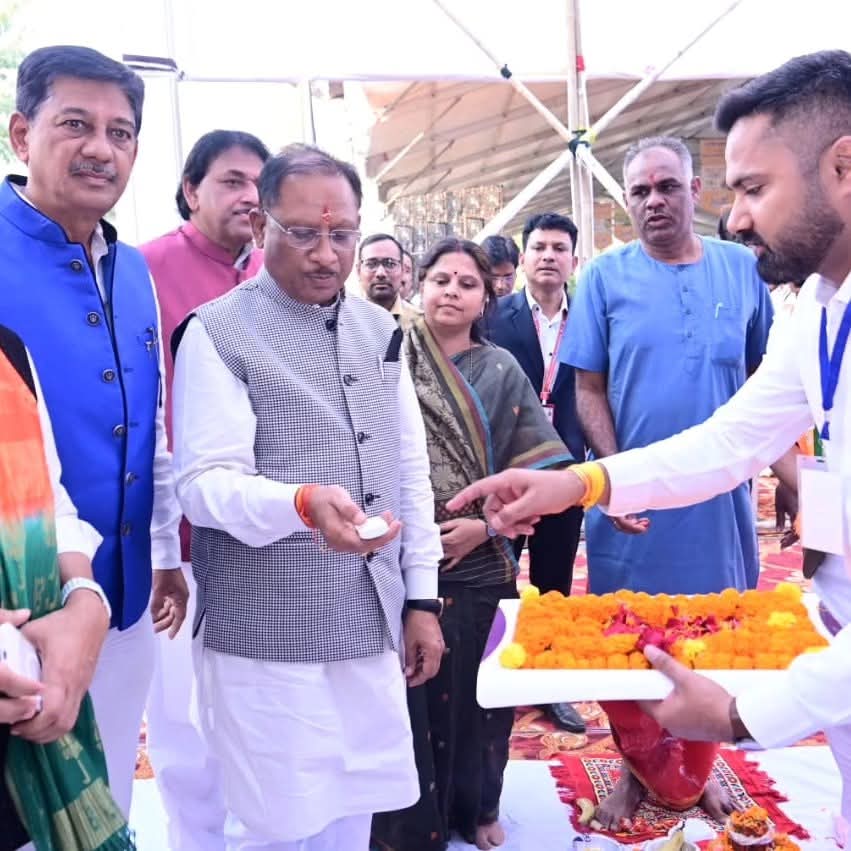 पूर्व विधायक डॉ. चोपड़ा ने मुख्यमंत्री से की शेष धान खरीदी पर चर्चा