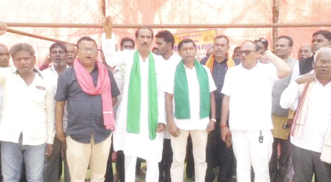 धान खरीदी की मांग, दूसरे दिन भी किसानों का धरना