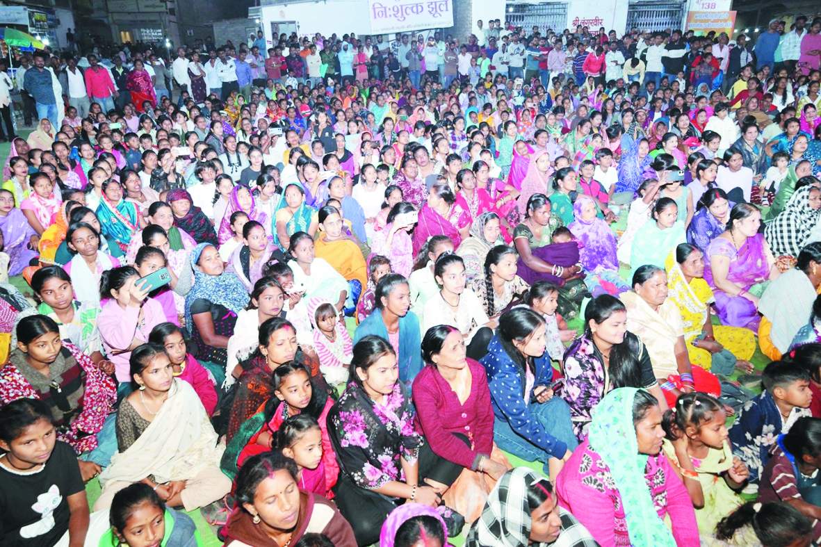 श्रद्धालुओं के दर्शन के लिए खुला लंगूरवीर मंदिर का गर्भगृह