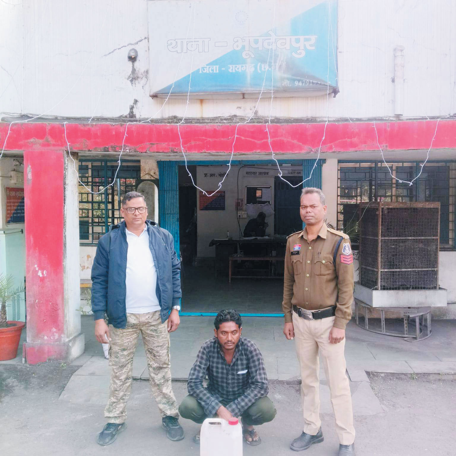 अवैध महुआ शराब संग दो आरोपी गिरफ्तार