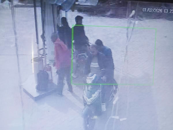 पेट्रोल पंप से 2 लाख पार