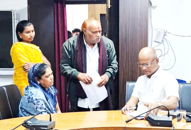 अपर कलेक्टर ने जन चौपाल   में सुनीं समस्याएं