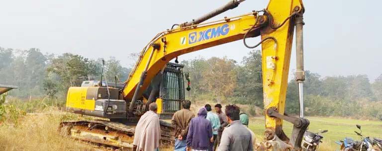अवैध कोयला उत्खनन, जेसीबी मशीन जब्त
