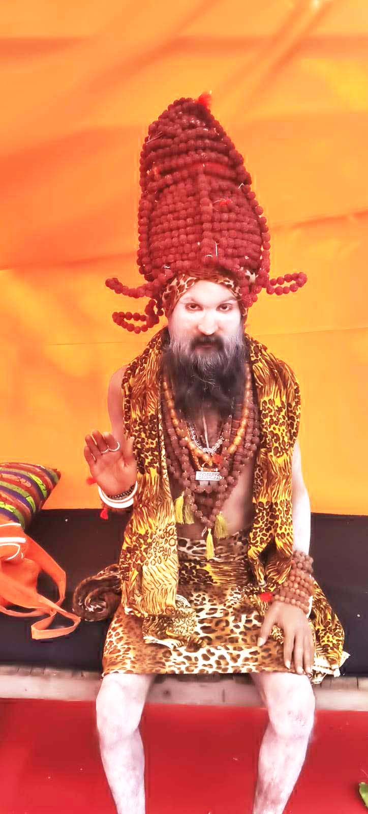 साधना की ऊंचाई: सिर पर 1100 रुद्राक्ष