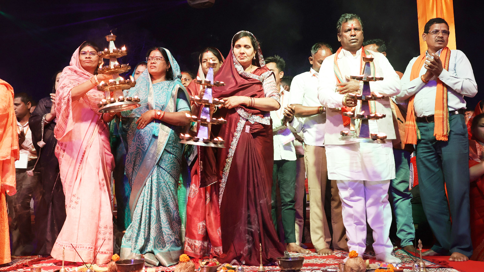 कुंभ कल्प मेला में महानदी की महाआरती   में शामिल हुए विधायक