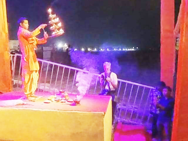 राजिम कुंभ में पहुंचे विदेशी पर्यटक, मेला की भव्यता देख आश्चर्यचकित