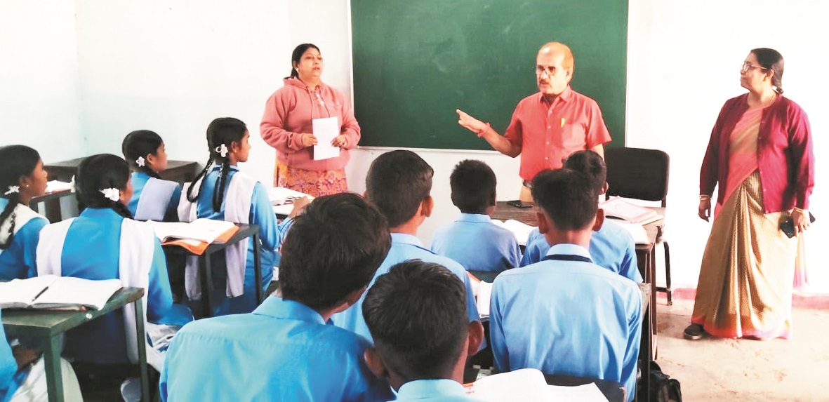 डीईओ ने शालाओं का किया निरीक्षण