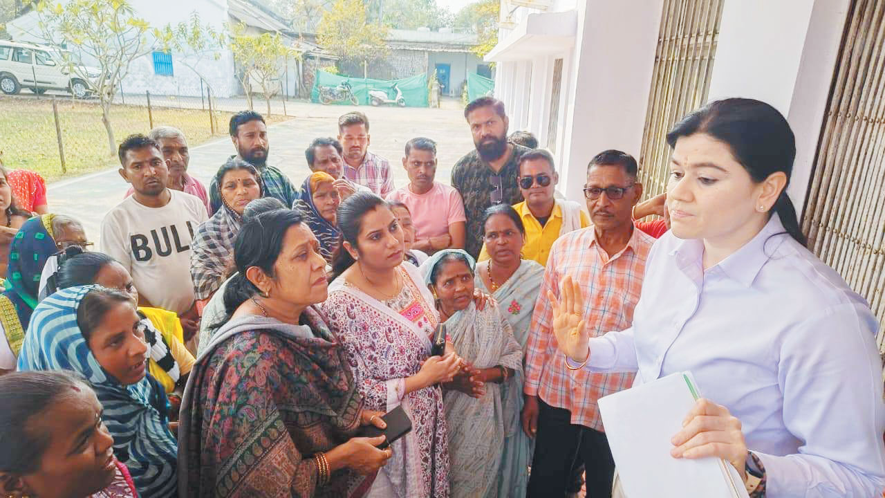 सगे भाईयों को जिला बदर करने की मांग