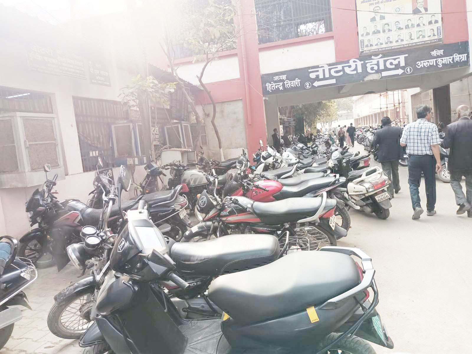 कलेक्टोरेट में निर्माण से पार्किंग की समस्या, सडक़ के किनारे मिले अनुमति