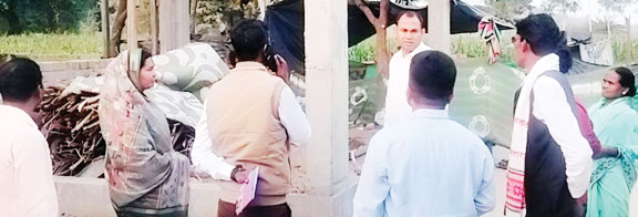 जिपं सीईओ ने निर्माणाधीन आवासों का किया निरीक्षण