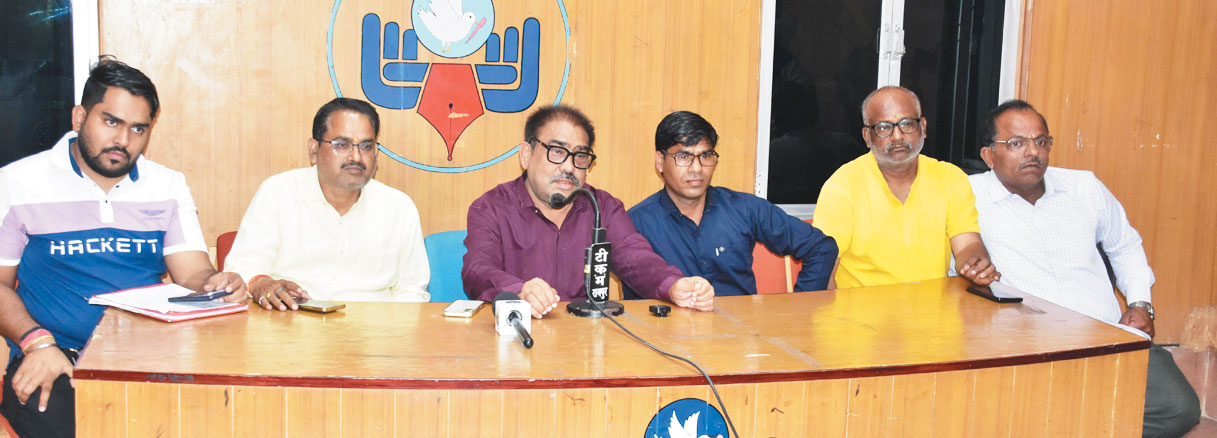 प्लास्टिक बॉटल में शराब बेचने के कई नुकसान, रोक लगाने की मांग