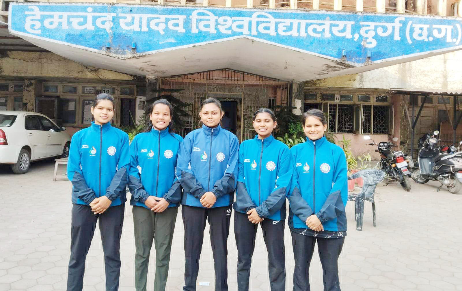 जिले के हैंडबाल खिलाडिय़ों का  ईस्ट जोन इंटर यूनिवर्सिटी में चयन