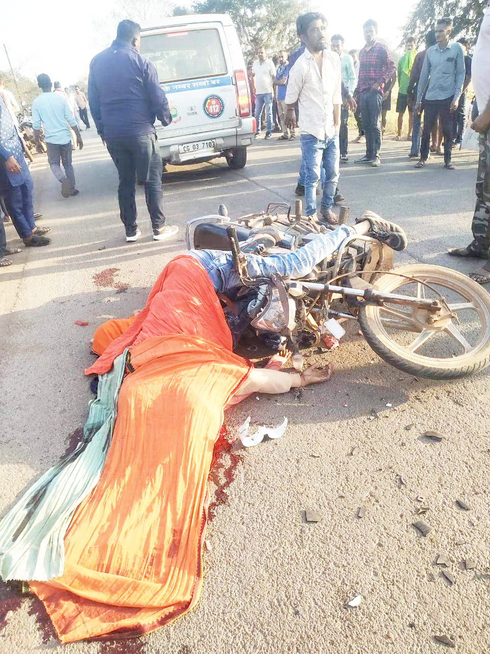 बाइक सवार समेत दो मासूम की मौत