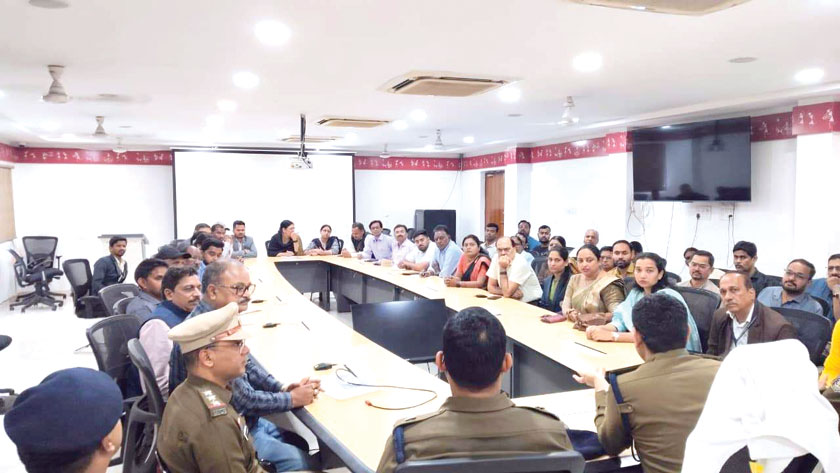 क्लास रूम में चाकू निकलते ही पुलिस ने सभी प्राचार्यों को तलब किया