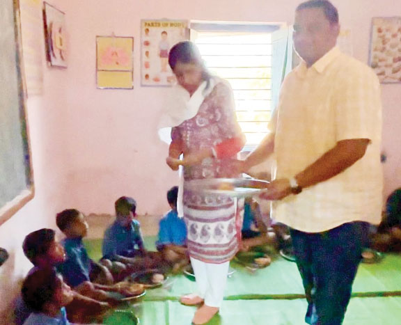 शादी की सालगिरह पर बच्चों को कराया न्योता भोजन