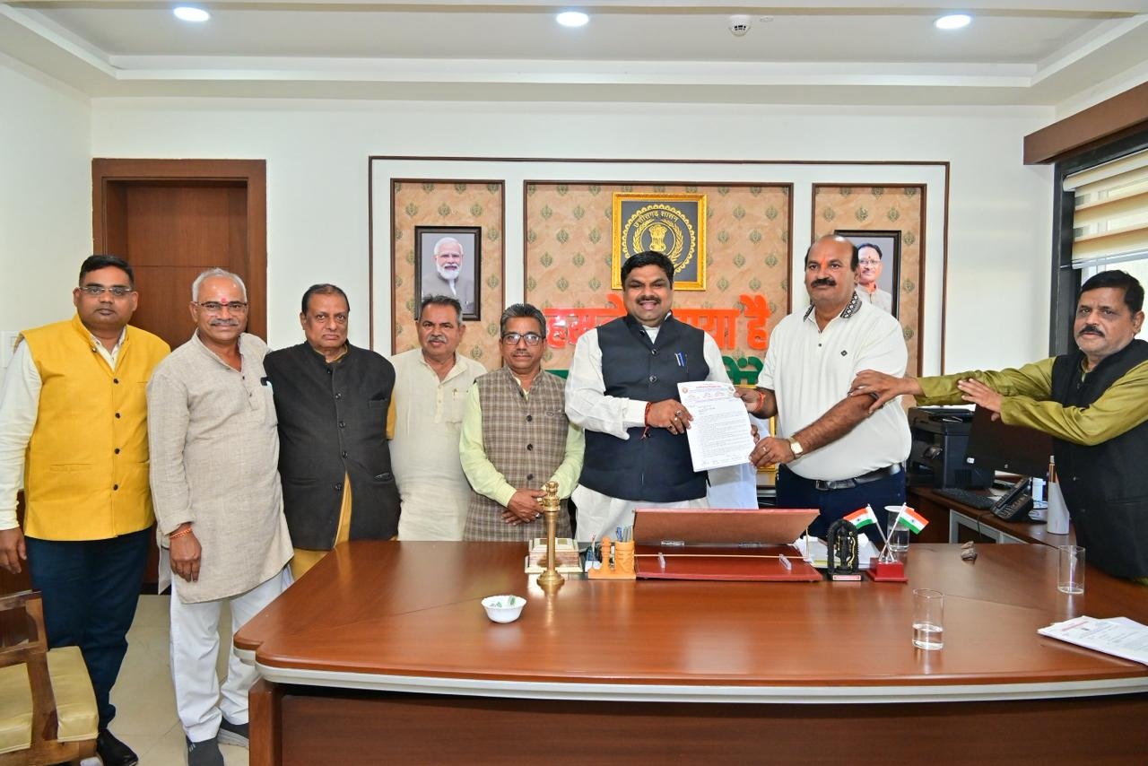  शिक्षा मंत्री से मिले शिक्षक संघ के पदाधिकारी, समस्याएं बताईं