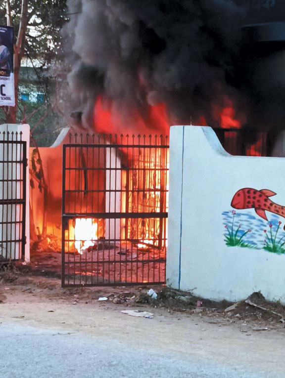 मछली पालन कार्यालय में आग, लाखों की सरकारी संपत्ति खाक