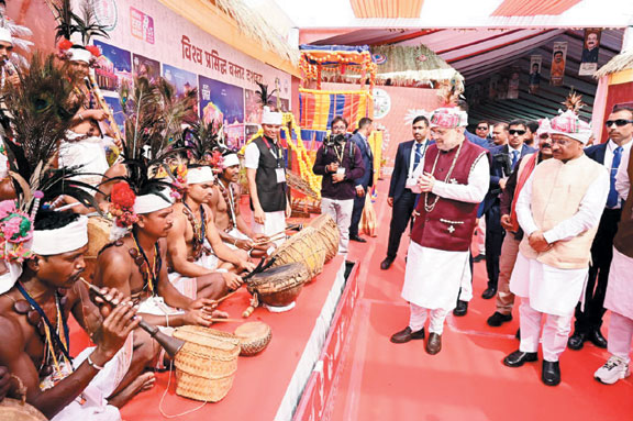 सुकमा के जनजातीय नाट्य ने बिखेरा जलवा