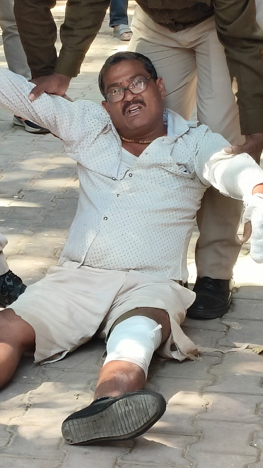 सामाजिक बहिष्कार से परेशान ग्रामीण ने की खुदकुशी की कोशिश 