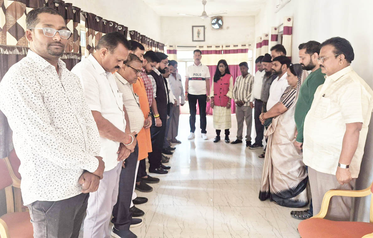 पत्रकार राजेश शर्मा को दी श्रद्धांजलि