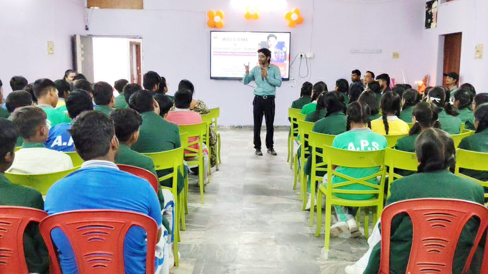 अशोका पब्लिक स्कूल में करियर गाइडेंस सेमिनार