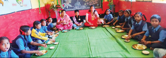 फौजी पिता ने बेटी के जन्मदिन पर बुनागांव स्कूल में कराया न्योता भोजन