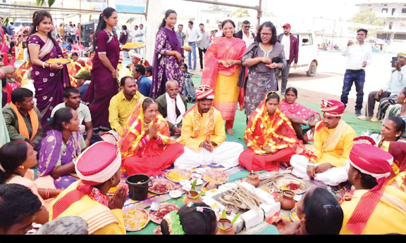 कोंडागांव में 305 जोड़े परिणय सूत्र में बंधे