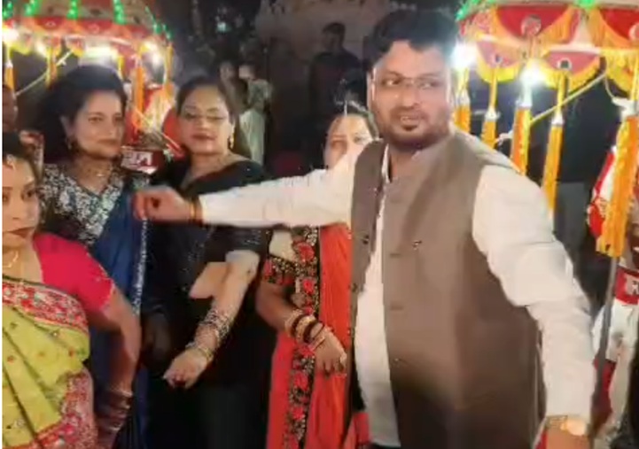 डीजे पर नाच रहे बारातियों को बेकाबू ट्रक ने कुचला, चार महिलाएं घायल