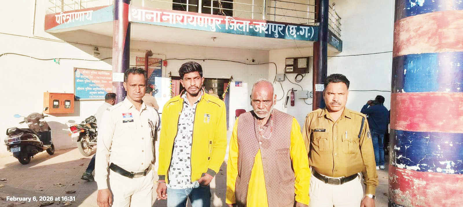 जेसीबी से कुचलने की कोशिश, घर तोडऩे और मारपीट की शिकायत, दो आरोपी गिरफ्तार, एक फरार