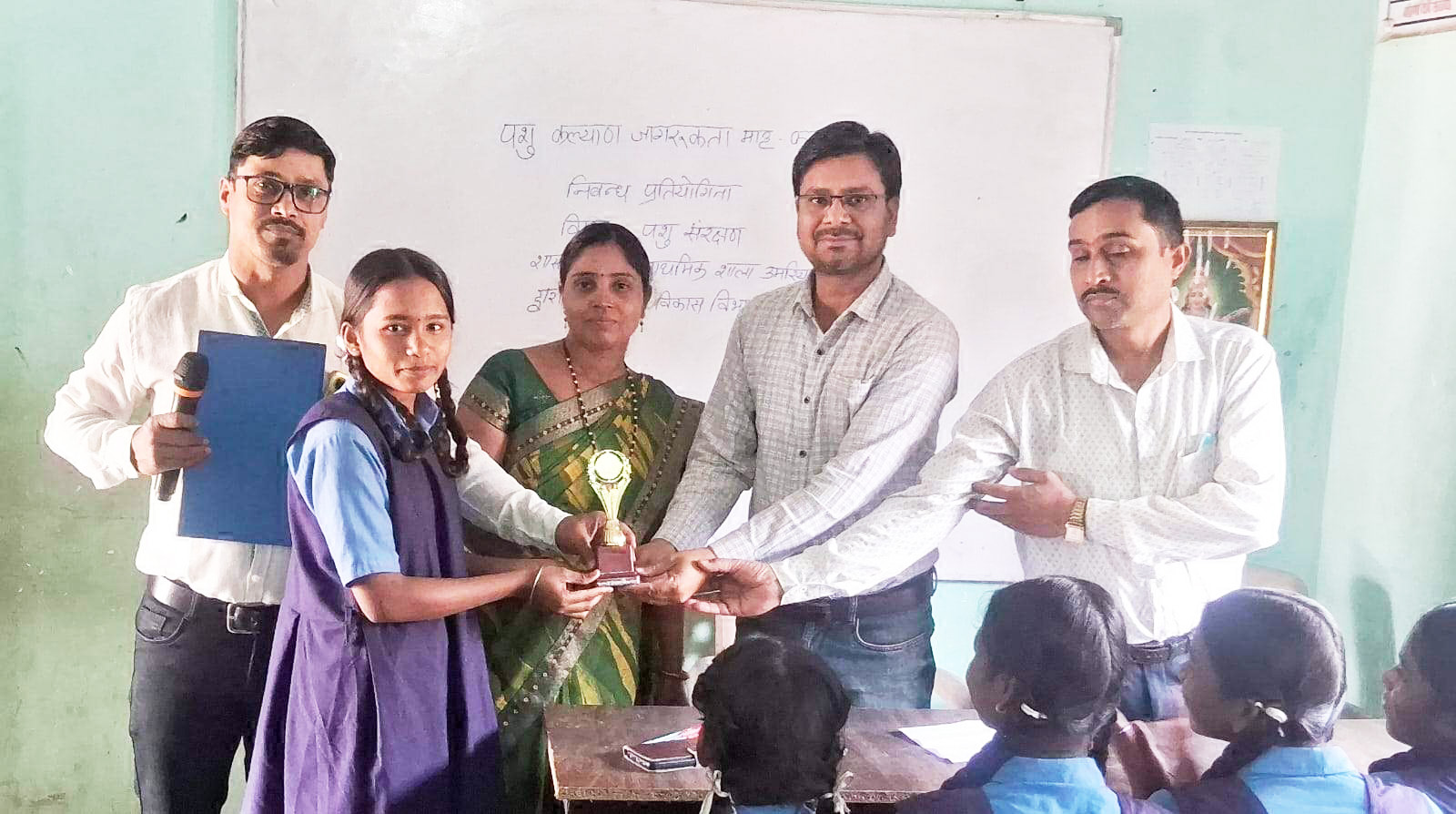  पशु कल्याण जागरूकता माह  उमरिया स्कूल में निबंध स्पर्धा,  छात्र-छात्राओं ने लिया हिस्सा