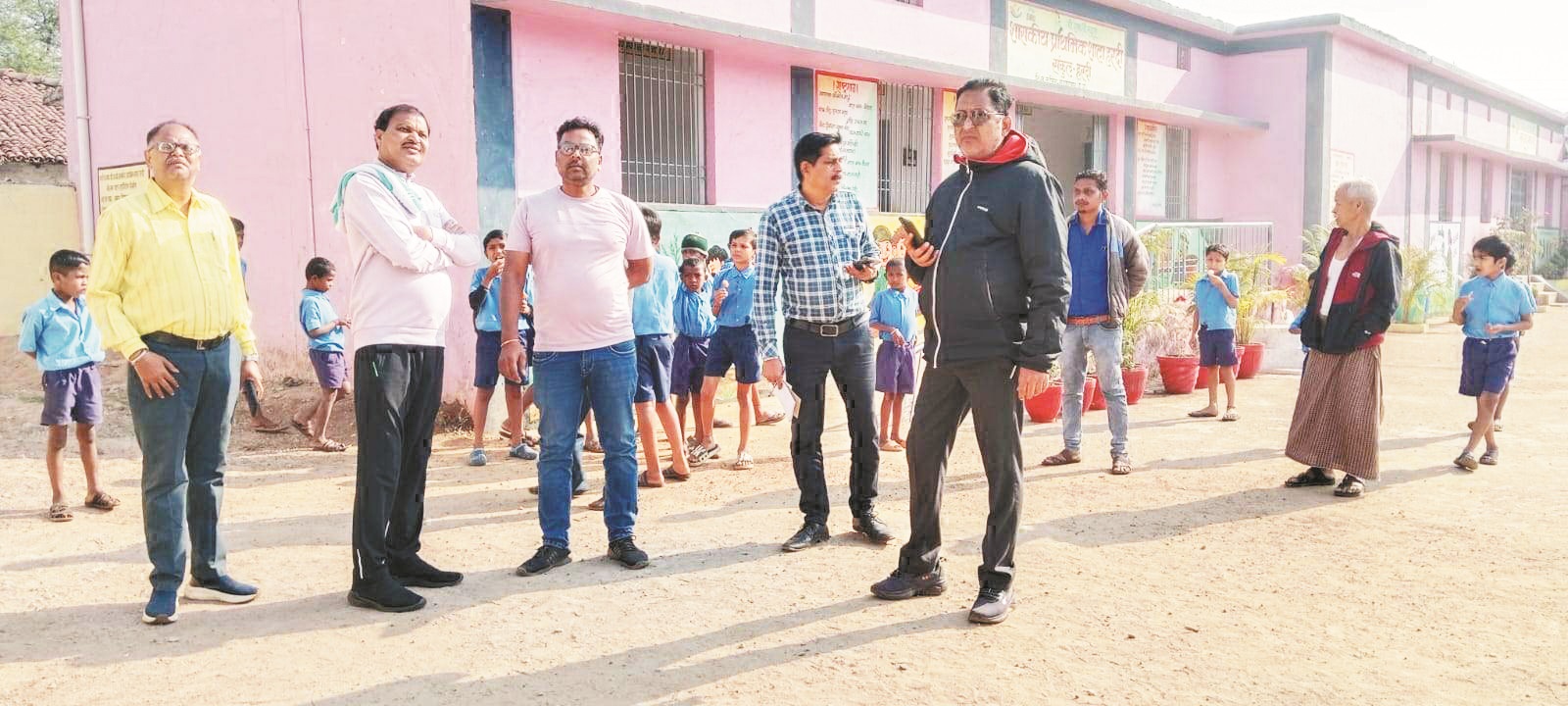 महापौर ने लिया सफाई व निर्माण कार्यों का जायजा