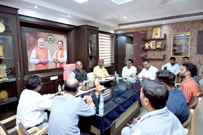 गर्मी में पेयजल आपूर्ति पर चर्चा, सभापति ने ली बैठक