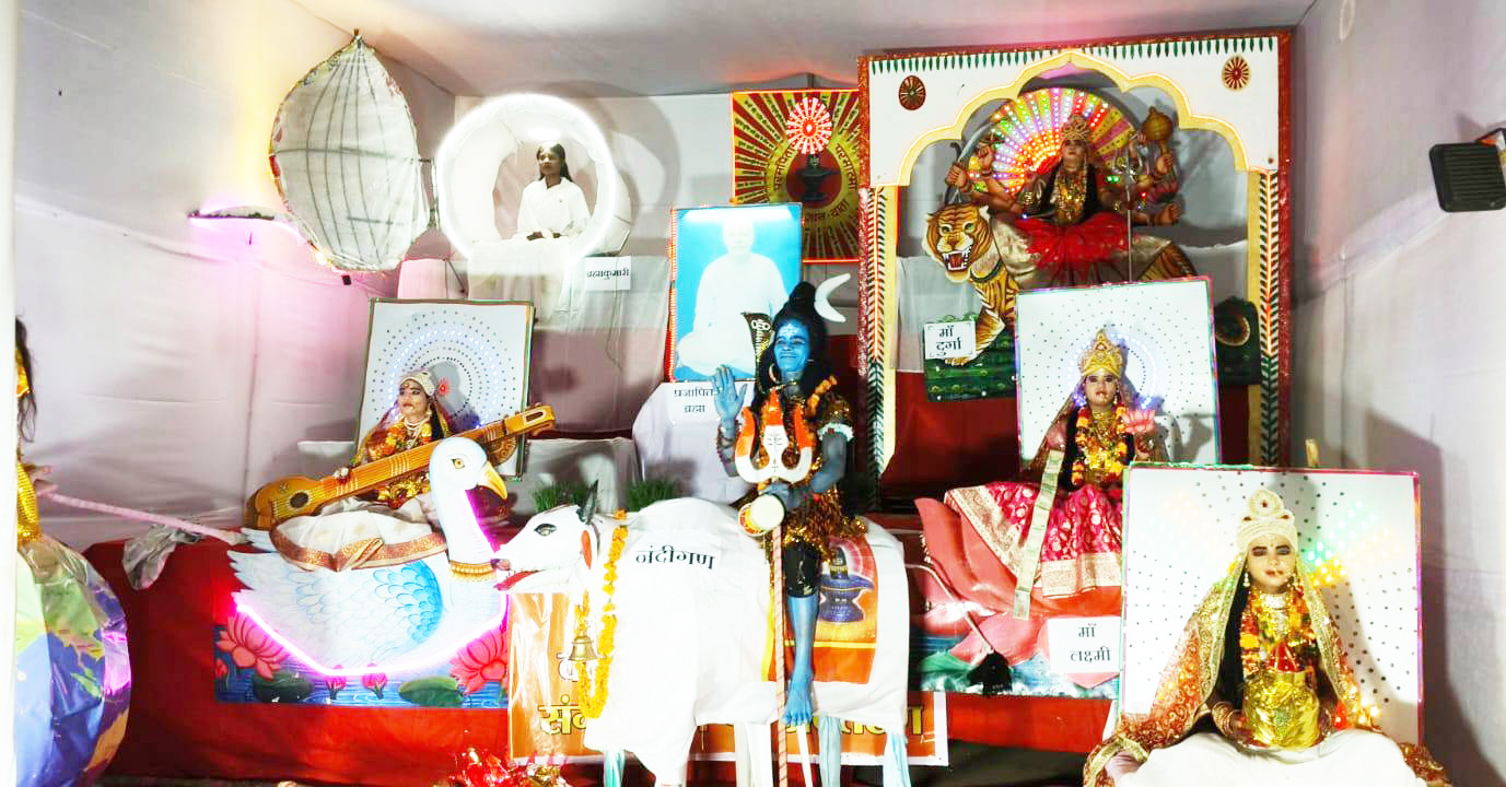 राजिम कुंभ कल्प के संत समागम परिसर में ब्रह्माकुमारी संस्थान की सजीव चैतन्य झांकियां देखने उमड़ी भीड़