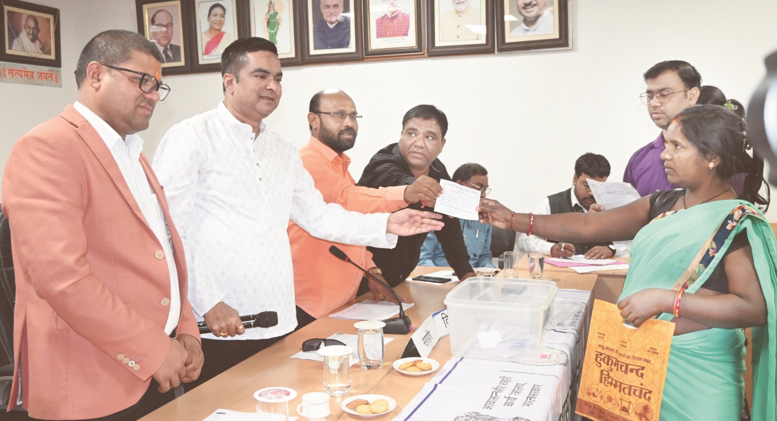 33 हितग्राहियों को मिला लाटरी से आवास