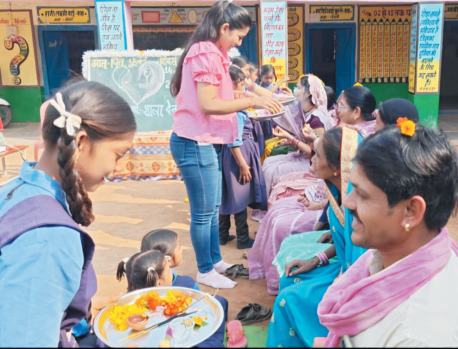 कन्या प्राथमिक शाला देवकर में मना मातृ-पितृ पूजन दिवस