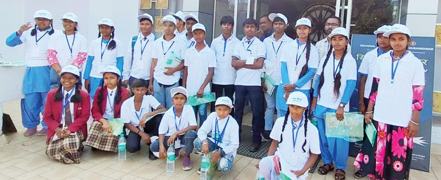 बस्तर के नन्हे वैज्ञानिकों ने ओडिशा में जाना ब्रह्मांड का रहस्य