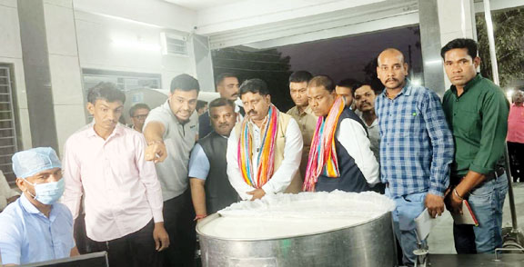 बनासकांठा की बनास डेयरी और आनंद के अमूल में आधुनिक प्रबंधन के गुर सीख रहे छत्तीसगढ़ के ग्रामीण, बस्तर का भी प्रतिनिधिमंडल शामिल