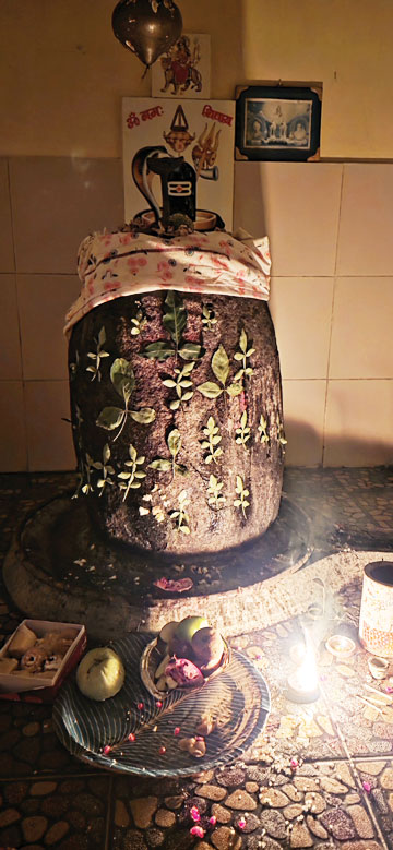 महाशिवरात्रि पर उमड़ा आस्था का सैलाब, हर-हर महादेव से गूंजे शिवालय