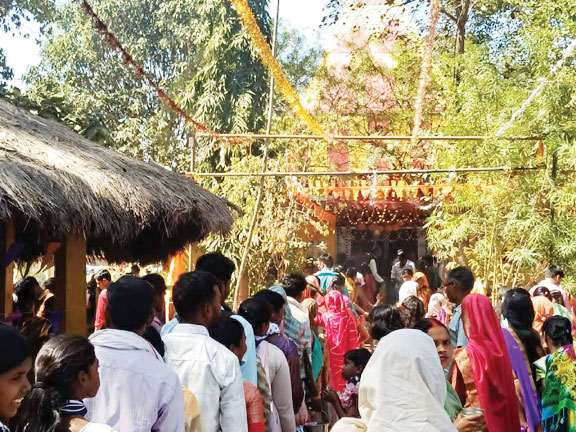 महाशिवरात्रि पर शिवालयों में उमड़े भक्त, कई आयोजन