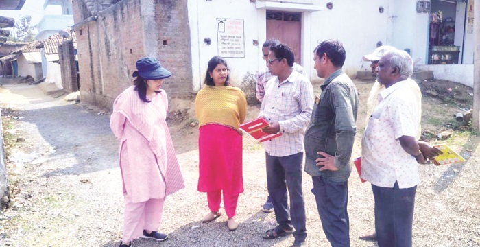 सीईओ ने निर्माणाधीन आवासों का किया निरीक्षण