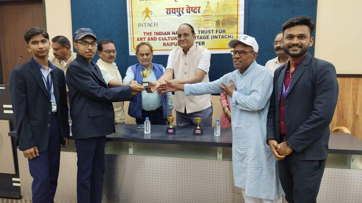 वृन्दावन विद्यालय के अमन-नमन-प्रवीण का इन्टैक छत्तीसगढ़ ने किया सम्मान